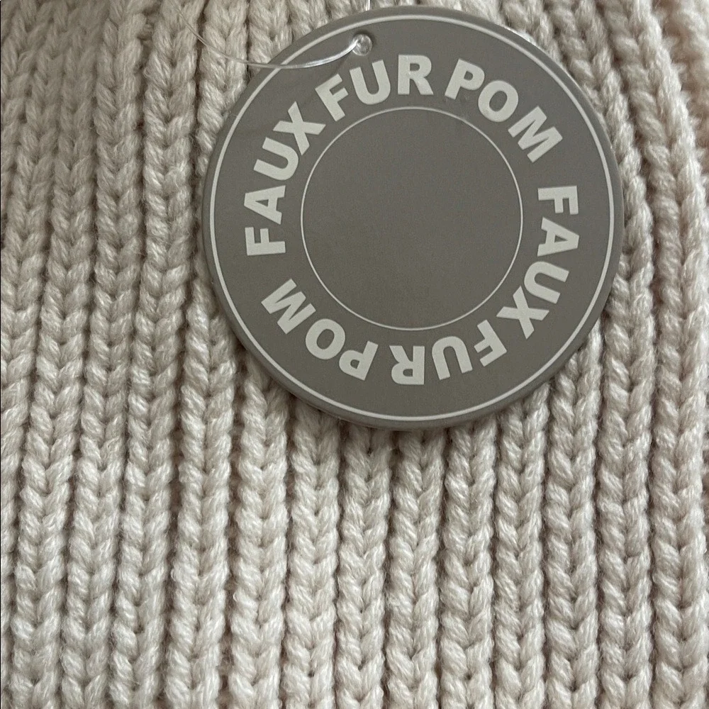 Steve Madden Cream Knit Pom-Pom Womens Beanie Hat‎ NWT